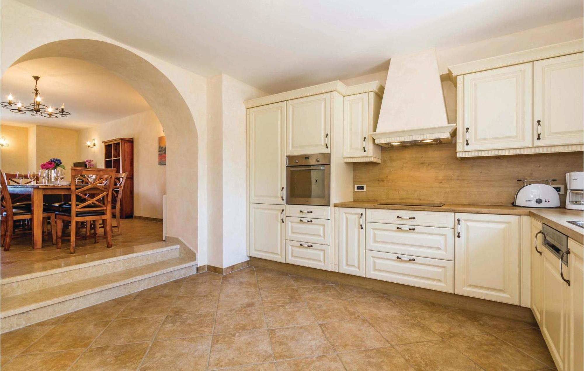 Stunning Home In Turcic With Kitchen 반타치치 외부 사진