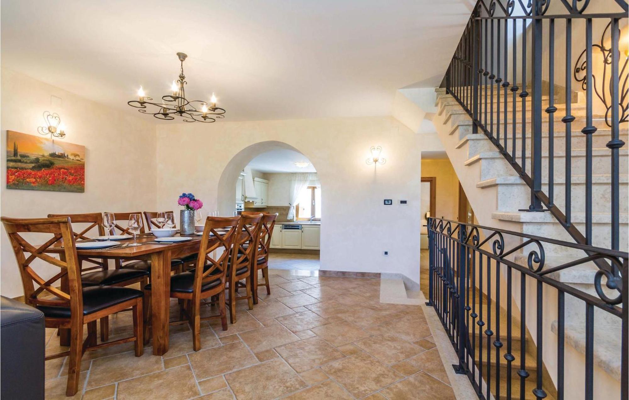 Stunning Home In Turcic With Kitchen 반타치치 외부 사진